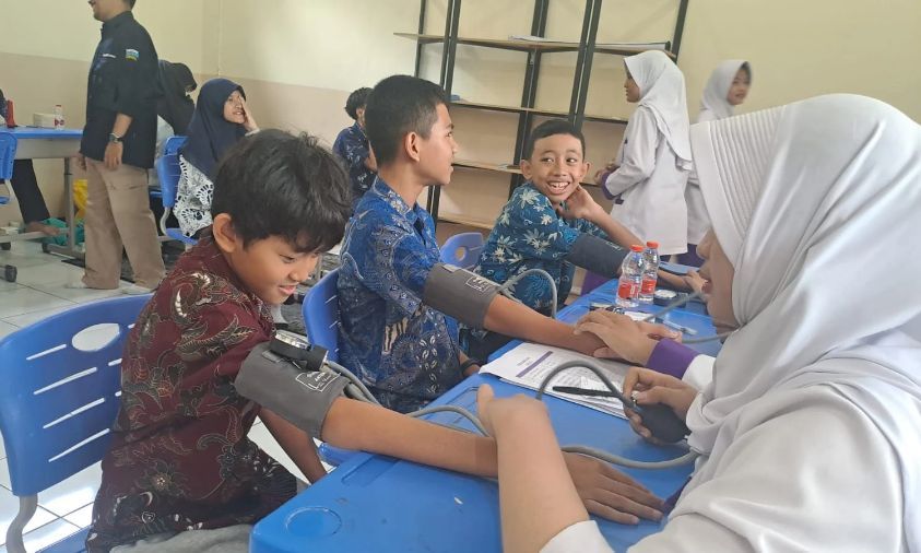 Pemeriksaan Kesehatan Gratis SMP Diwarnai Antusias dan Deg-degan Siswa