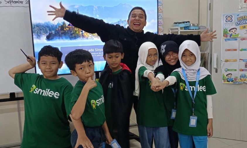Kegiatan Seru Smilee! Ajak Siswa Mengasah Imajinasi Melalui Dongeng The Tale of Three Brothers