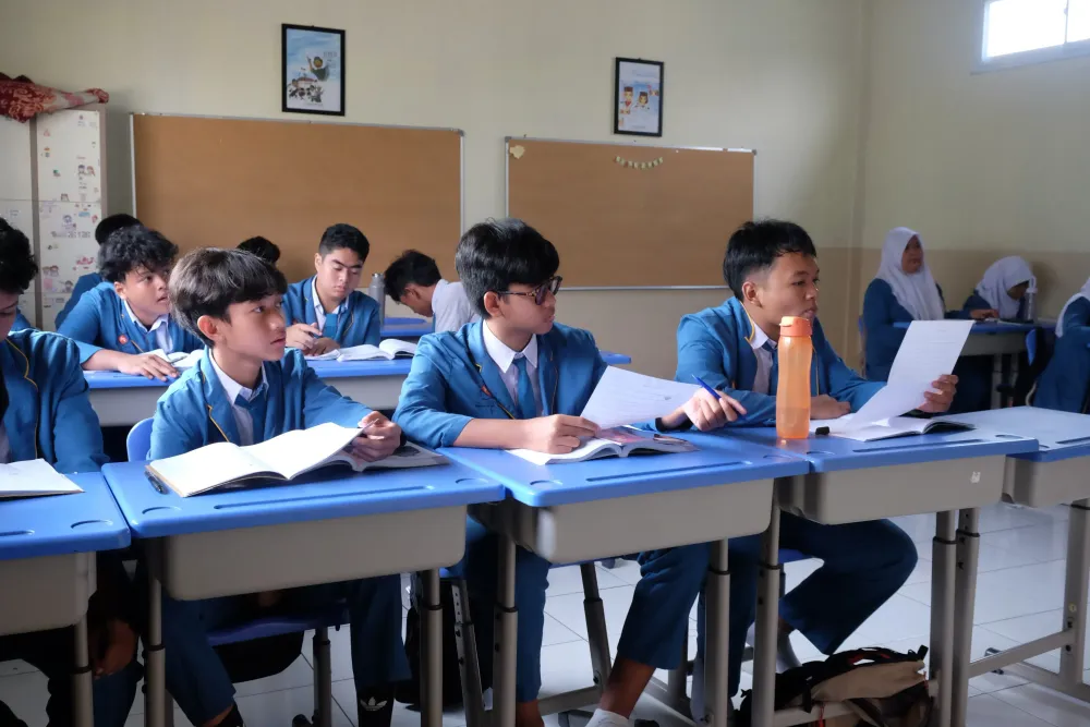 To Become a Globally Oriented Senior High School